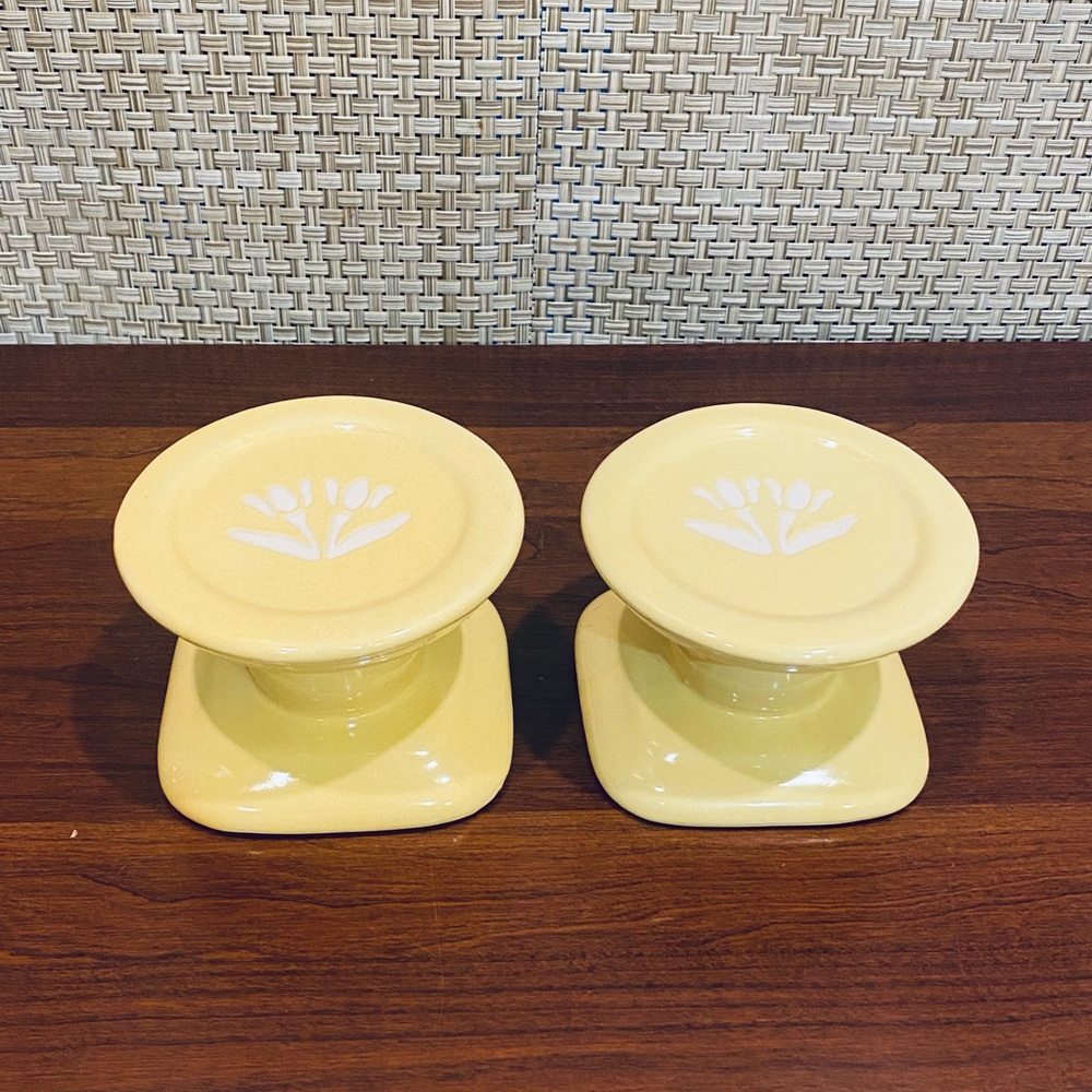 🌟2xHP🌟VTG 1970s Set MCM Pale Yellow Ceramic Pillar Candle Holders Tulip Accents